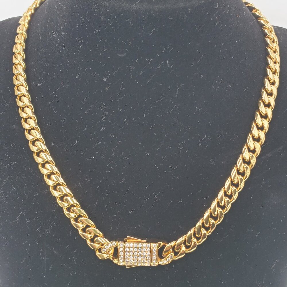 Necklace for women , new with tags